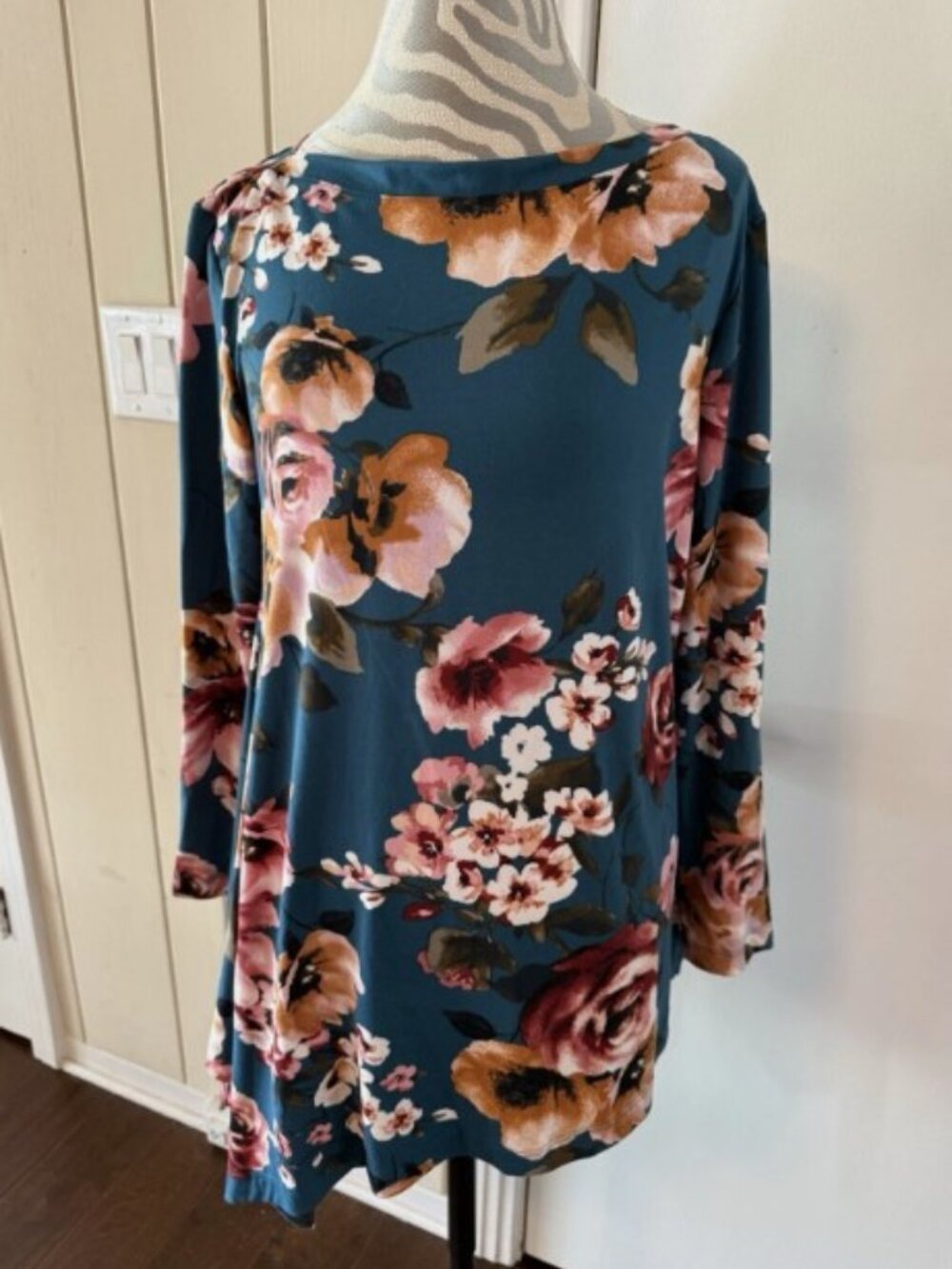 Agnes and Dora, Asymmetrical Tunic, Teal Floral, Size Medium, NWT